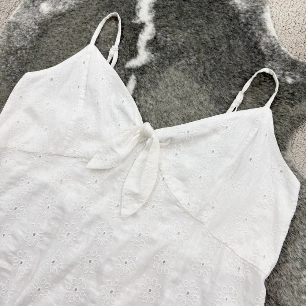 Old Navy Eyelet Tie Front Top - Picture 3 of 11